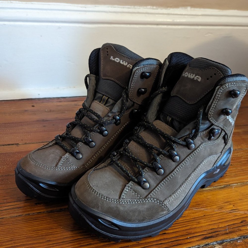 NWOT Lowa Renegade GTX Women's Size 7 and 7.5 Hiking Boots
